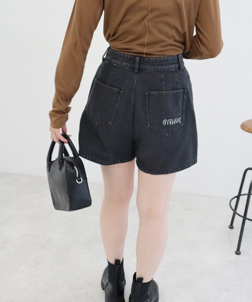 earth music&ecology（アースミュージックアンドエコロジー）の「フリンジロゴデニムショートパンツ（デニムパンツ・レディース・ブラック/インディゴブルー・S/M）」の7枚目の写真