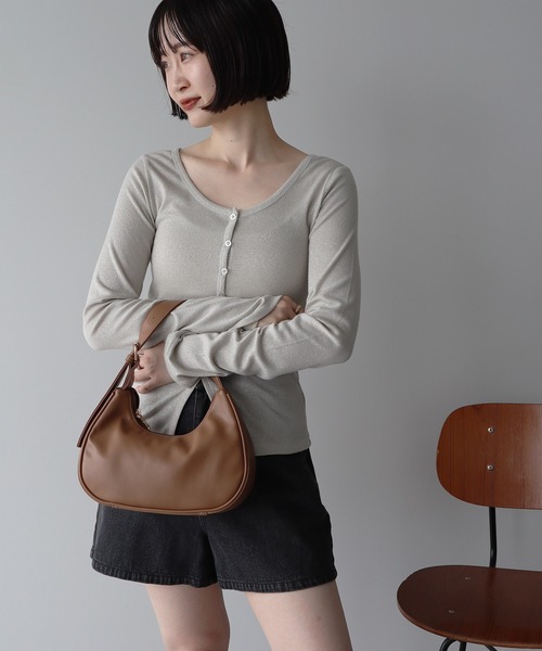 earth music&ecology（アースミュージックアンドエコロジー）の「フリンジロゴデニムショートパンツ（デニムパンツ・レディース・ブラック/インディゴブルー・S/M）」の10枚目の写真