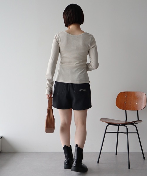 earth music&ecology（アースミュージックアンドエコロジー）の「フリンジロゴデニムショートパンツ（デニムパンツ・レディース・ブラック/インディゴブルー・S/M）」の11枚目の写真