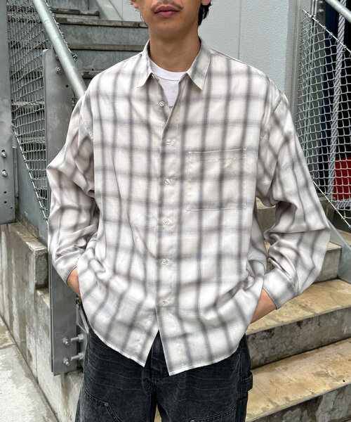 CIAOPANIC（チャオパニック）の「【ユニセックス】オンブレチェックシャツ（シャツ/ブラウス・レディース・チャコールグレー/ブラック/ネイビー/グレー/サックスブルー/オレンジ/ブルー/ホワイト・MEDIUM/LARGE）」の4枚目の写真