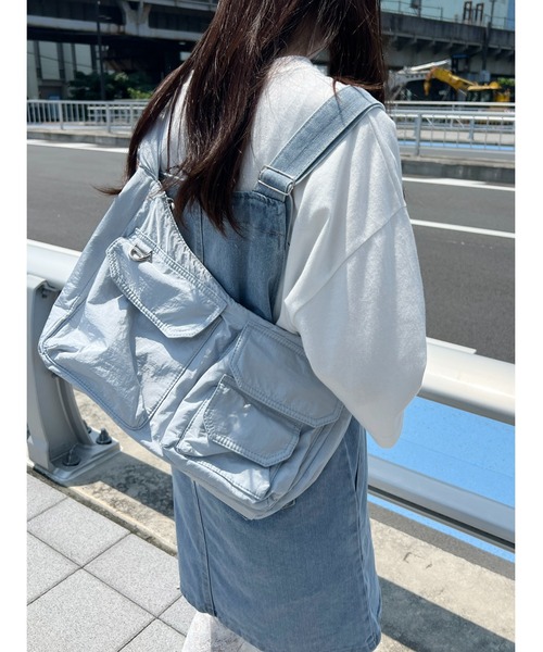 WC（ダブル シー）の「Wポケットパテッドショルダーバッグ（ショルダーバッグ・レディース・アイボリー/ブラック/ブルー・FREE）」の10枚目の写真