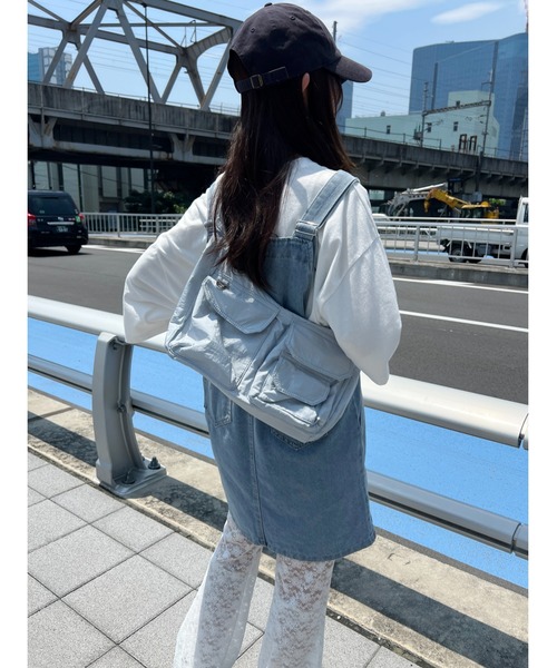 WC（ダブル シー）の「Wポケットパテッドショルダーバッグ（ショルダーバッグ・レディース・アイボリー/ブラック/ブルー・FREE）」の11枚目の写真