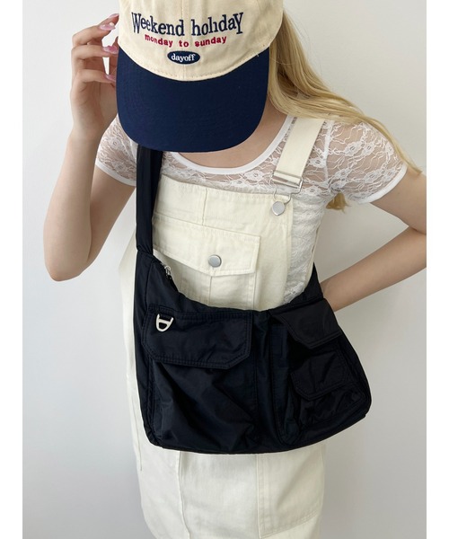 WC（ダブル シー）の「Wポケットパテッドショルダーバッグ（ショルダーバッグ・レディース・アイボリー/ブラック/ブルー・FREE）」の14枚目の写真