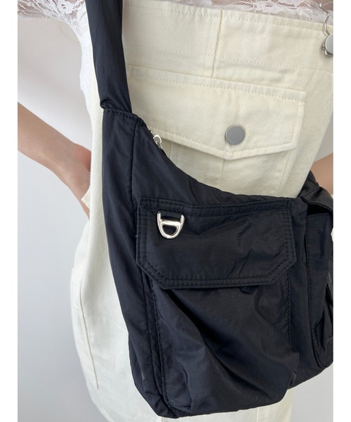 WC（ダブル シー）の「Wポケットパテッドショルダーバッグ（ショルダーバッグ・レディース・アイボリー/ブラック/ブルー・FREE）」の15枚目の写真