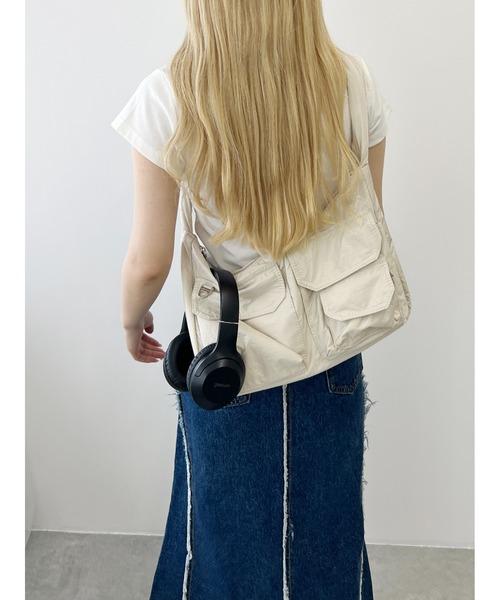 WC（ダブル シー）の「Wポケットパテッドショルダーバッグ（ショルダーバッグ・レディース・アイボリー/ブラック/ブルー・FREE）」の5枚目の写真