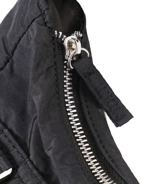 WC（ダブル シー）の「Wポケットパテッドショルダーバッグ（ショルダーバッグ・レディース・アイボリー/ブラック/ブルー・FREE）」の22枚目の写真