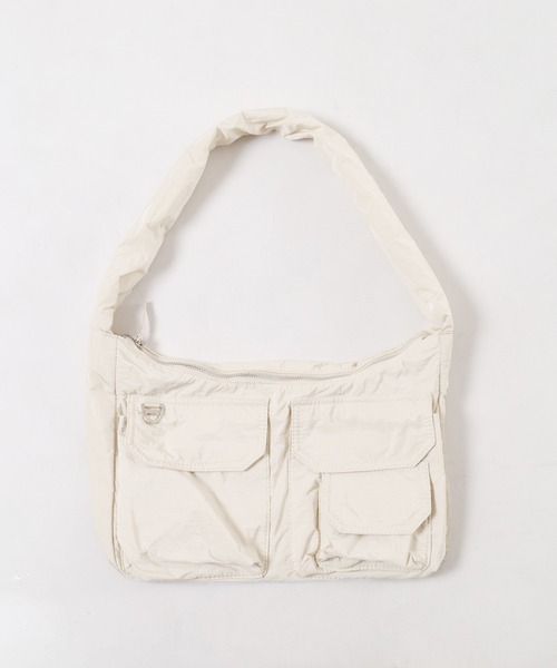 WC（ダブル シー）の「Wポケットパテッドショルダーバッグ（ショルダーバッグ・レディース・アイボリー/ブラック/ブルー・FREE）」の18枚目の写真