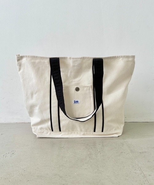 Lee(リー)の「Lee/リー アクセントカラー カバーオールポケット トート Mサイズ(トートバッグ・レディース・ホワイト×ライム/ブラウン/ホワイト×パープル/ホワイト×ブルー/ホワイト×ブラック/ブラック/ブルー・FREE)」の2枚目の写真