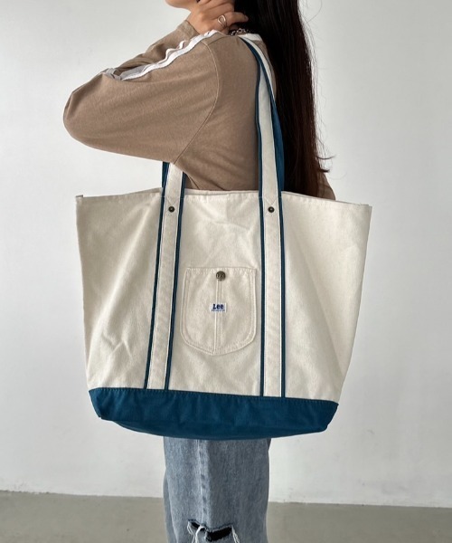 Lee(リー)の「Lee/リー アクセントカラー カバーオールポケット トート Mサイズ(トートバッグ・レディース・ホワイト×ライム/ブラウン/ホワイト×パープル/ホワイト×ブルー/ホワイト×ブラック/ブラック/ブルー・FREE)」の9枚目の写真