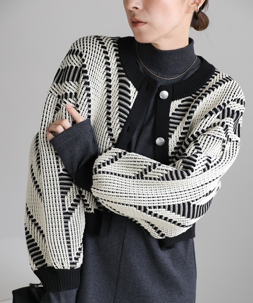 select MOCA(セレクトモカ)の「編み地切替柄ニットショートカーディガン(カーディガン/ボレロ・レディース・オフホワイト/チャコール・FREE)」の14枚目の写真