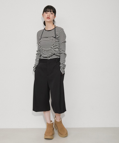 UGG(アグ)の「【WEB限定】【UGG(アグ)】 Classic Ultra Mini New Heights(ブーツ・レディース・ブラック/キャメル・23/24/25)」の5枚目の写真