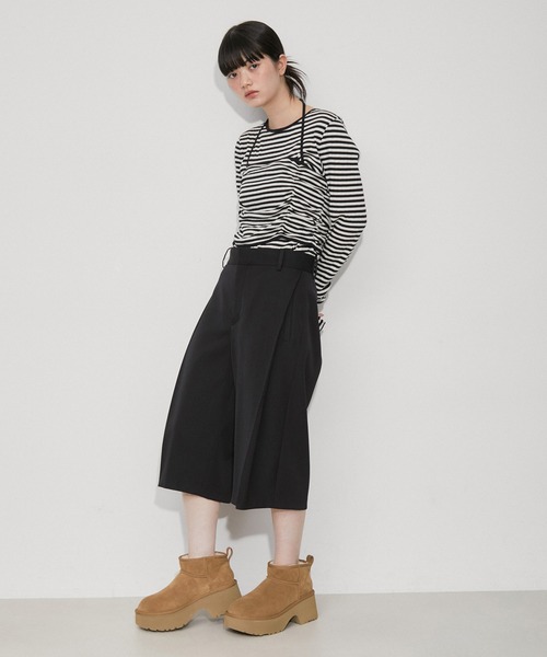 UGG(アグ)の「【WEB限定】【UGG(アグ)】 Classic Ultra Mini New Heights(ブーツ・レディース・ブラック/キャメル・23/24/25)」の6枚目の写真