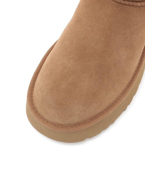 UGG(アグ)の「【WEB限定】【UGG(アグ)】 Classic Ultra Mini New Heights(ブーツ・レディース・ブラック/キャメル・23/24/25)」の10枚目の写真