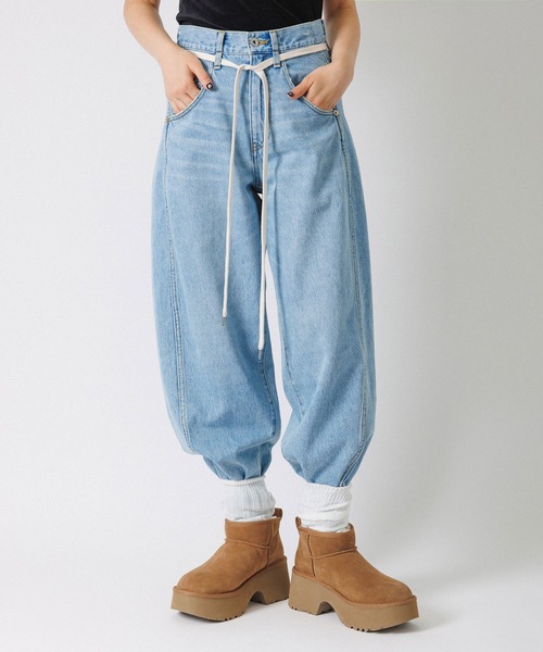UGG(アグ)の「【WEB限定】【UGG(アグ)】 Classic Ultra Mini New Heights(ブーツ・レディース・ブラック/キャメル・23/24/25)」の16枚目の写真