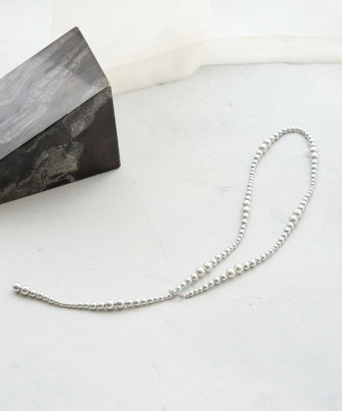 Andemiu（アンデミュウ）の「ガラスパールYラインネックレス202881（ネックレス・レディース・ホワイト/グレー・FREE）」の2枚目の写真