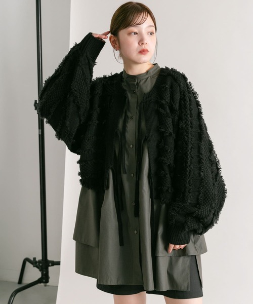 KBF（ケイビーエフ）の「『WEB/一部店舗限定』フリンジリボンカーディガン（カーディガン/ボレロ・レディース・アイボリー/レッド/ブラック・ONE）」の4枚目の写真