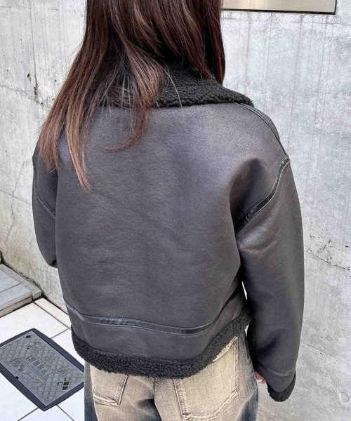 INGNI（イング）の「クロップド丈フライトジャケット（ブルゾン・レディース・ブラック×ブラック/ブラック×ホワイト/ブラウン系その他4・M）」の17枚目の写真