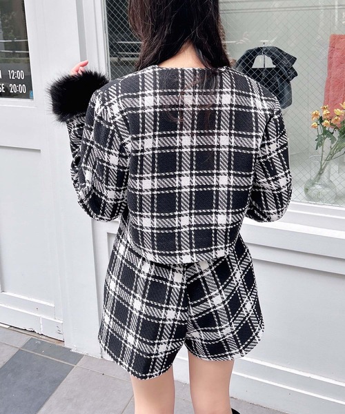 INGNI（イング）の「袖ファーチェック柄ジャケット（ノーカラージャケット・レディース・ブラック系その他6/ホワイト系その他2・M）」の17枚目の写真