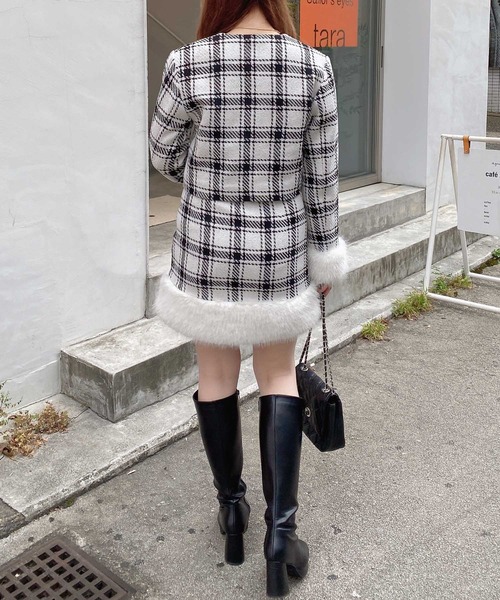 INGNI（イング）の「袖ファーチェック柄ジャケット（ノーカラージャケット・レディース・ブラック系その他6/ホワイト系その他2・M）」の7枚目の写真