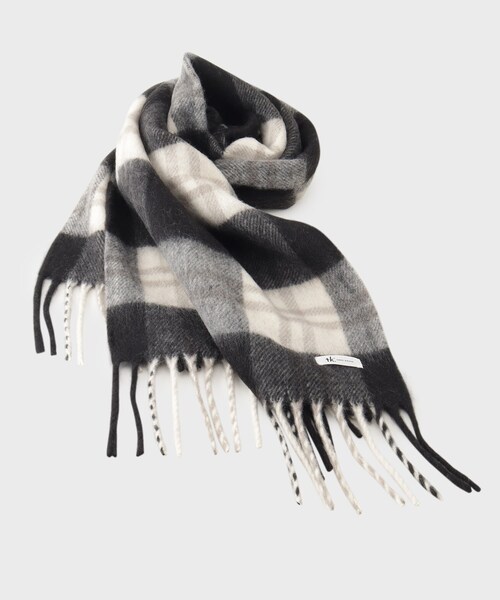 tk.TAKEO KIKUCHI(ティーケータケオキクチ)の「◆ブークレボリュームマフラー(マフラー・レディース・ブラック系1/ダークグリーン系/ダークグリーン系5/グリーン系/ブラック系/ブルー系2/ダークブラウン系8/オフホワイト/ブラック/グレー系4・00)」の4枚目の写真