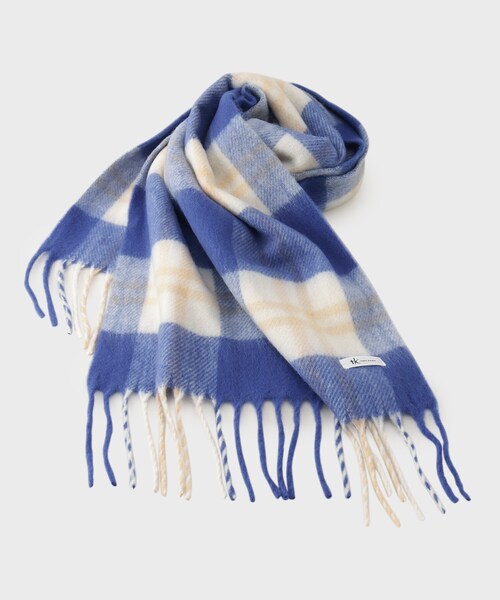 tk.TAKEO KIKUCHI(ティーケータケオキクチ)の「◆ブークレボリュームマフラー(マフラー・レディース・ブラック系1/ダークグリーン系/ダークグリーン系5/グリーン系/ブラック系/ブルー系2/ダークブラウン系8/オフホワイト/ブラック/グレー系4・00)」の1枚目の写真