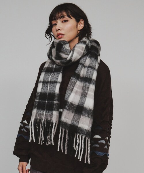 tk.TAKEO KIKUCHI(ティーケータケオキクチ)の「◆ブークレボリュームマフラー(マフラー・レディース・ブラック系1/ダークグリーン系/ダークグリーン系5/グリーン系/ブラック系/ブルー系2/ダークブラウン系8/オフホワイト/ブラック/グレー系4・00)」の13枚目の写真