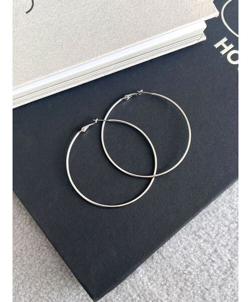 Ungrid（アングリッド）の「ビッグフープピアス（ピアス（両耳用）・レディース・シルバー/ゴールド・FREE）」の2枚目の写真