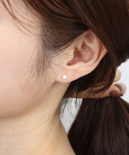 CEMONEMO(セモネモ)の「【金属アレルギー対応】 グリッターボール ポイントピアス(片耳用) / silver925(ピアス(片耳用)・レディース・シルバー/ゴールド・FREE)」の2枚目の写真