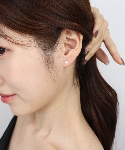 CEMONEMO(セモネモ)の「【金属アレルギー対応】 グリッターボール ポイントピアス(片耳用) / silver925(ピアス(片耳用)・レディース・シルバー/ゴールド・FREE)」の7枚目の写真
