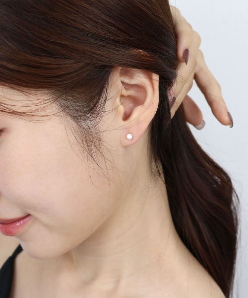 CEMONEMO(セモネモ)の「【金属アレルギー対応】 グリッターボール ポイントピアス(片耳用) / silver925(ピアス(片耳用)・レディース・シルバー/ゴールド・FREE)」の9枚目の写真