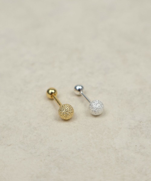 CEMONEMO(セモネモ)の「【金属アレルギー対応】 グリッターボール ポイントピアス(片耳用) / silver925(ピアス(片耳用)・レディース・シルバー/ゴールド・FREE)」の4枚目の写真