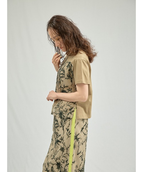 DOLLUPOOPS（ドールアップウップス）の「フロントボタニカルレーストップス（Tシャツ/カットソー・レディース・ベージュ/グリーン・38）」の16枚目の写真