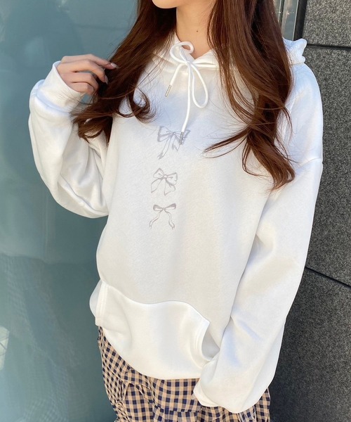 merrylatte(メリーラテ)の「リボンイラストパーカー(パーカー・レディース・ホワイト・LARGE)」の1枚目の写真