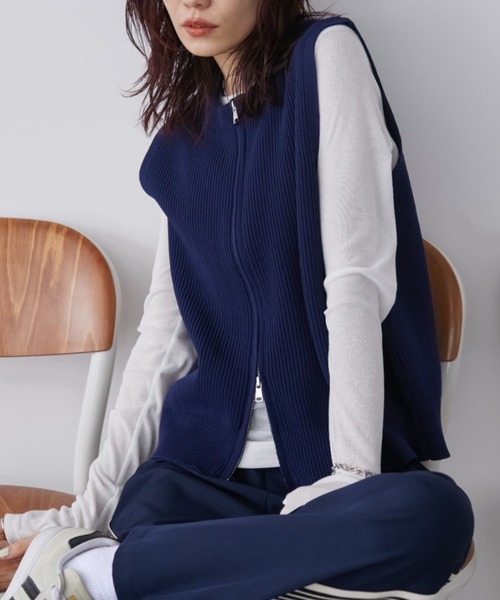 Auntie Rosa Holiday(アンティローザホリデー)の「フロントジップアップニットベスト(ベスト・レディース・ネイビー/ブラック/アイボリー・FREE)」の1枚目の写真