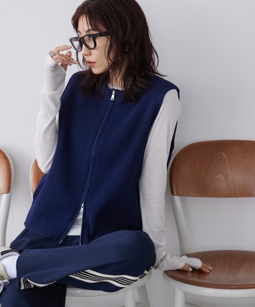 Auntie Rosa Holiday(アンティローザホリデー)の「フロントジップアップニットベスト(ベスト・レディース・ネイビー/ブラック/アイボリー・FREE)」の6枚目の写真