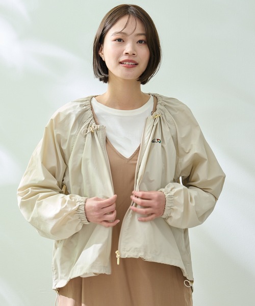 Arnold Palmer(アーノルドパーマー)の「花粉ガード ライト ノーカラー ブルゾン(ブルゾン・レディース・ライトベージュ/ブラック/ライトグリーン・S/L/M)」の2枚目の写真