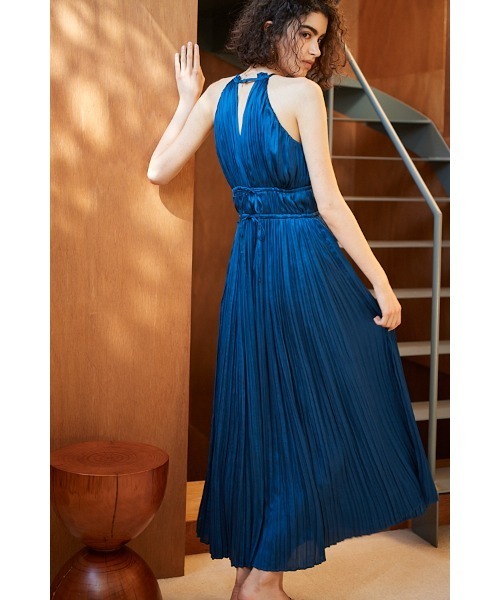 Adeline Pleaded Dress サテンランダムプリーツホルタードレス