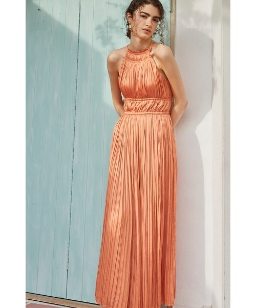 Estella.K(エステラケー)の「Adeline Pleaded Dress サテンランダムプリーツホルタードレス(ワンピース・レディース・スモークピンク/ブラック/ダークブルー/オレンジ/ブラウン・FREE)」の6枚目の写真