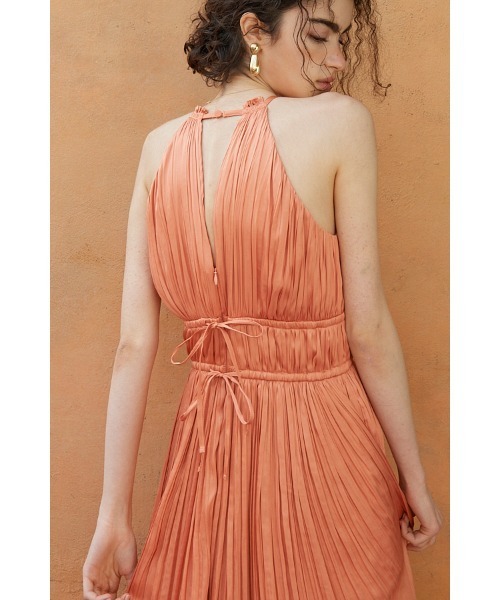 Adeline Pleaded Dress サテンランダムプリーツホルタードレス