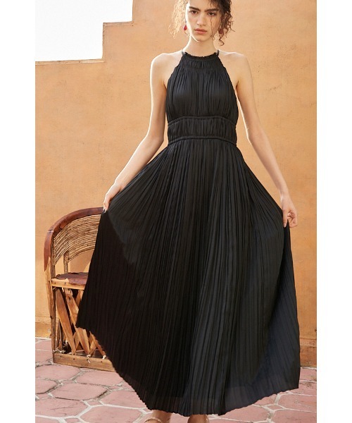Adeline Pleaded Dress サテンランダムプリーツホルタードレス