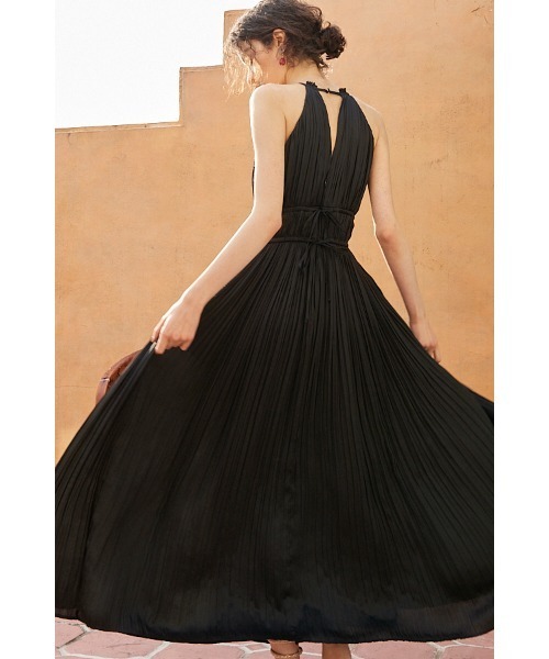Adeline Pleaded Dress サテンランダムプリーツホルタードレス