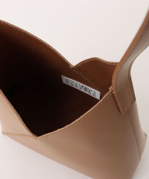 MM6 Maison Margiela(エムエムシックス メゾン マルジェラ)の「MM6 WOMAN FORTUNE COOKIE SMALL(ショルダーバッグ・レディース・ライトブラウン・FREE)」の4枚目の写真