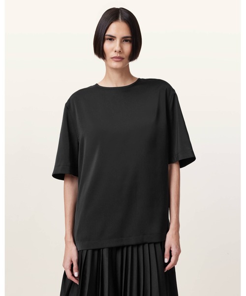 ALLSAINTS（オールセインツ）の「AMELIE SATIN RELAXED FIT T-SHIRT | AMELIE サテン リラックス フィット Tシャツ（Tシャツ/カットソー・レディース・ブラック・10/4/6/8）」の2枚目の写真