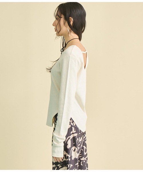 Settimissimo（セッティミッシモ）の「バックオープン ホックデザイン プルオーバー（Tシャツ/カットソー・レディース・ブラック/アイボリー・FREE）」の10枚目の写真