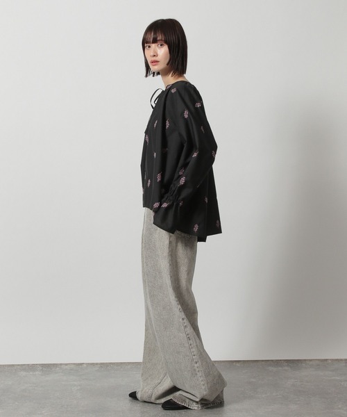 LAKOLE(ラコレ)の「フラワー刺繍ブラウス / 327798(シャツ/ブラウス・レディース・ライトブルー/ブラック/アイボリー・FREE)」の10枚目の写真