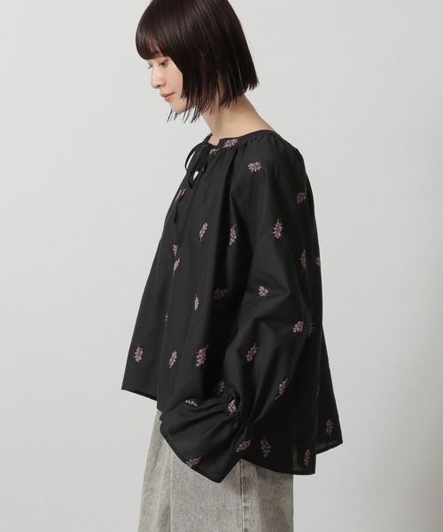 LAKOLE(ラコレ)の「フラワー刺繍ブラウス / 327798(シャツ/ブラウス・レディース・ライトブルー/ブラック/アイボリー・FREE)」の14枚目の写真