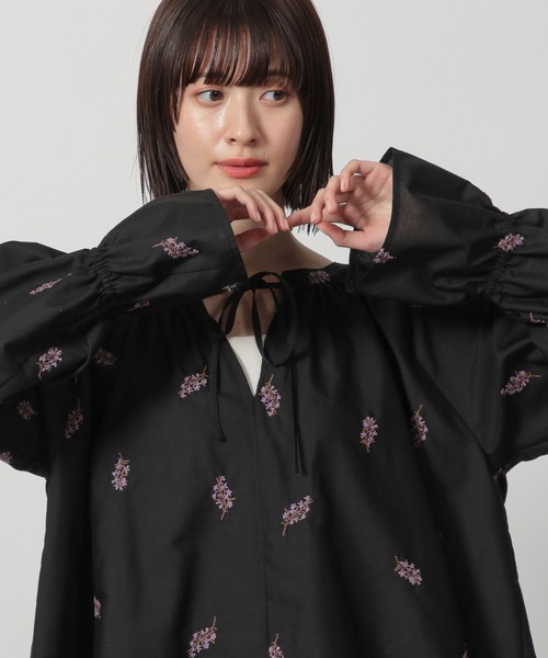 LAKOLE(ラコレ)の「フラワー刺繍ブラウス / 327798(シャツ/ブラウス・レディース・ライトブルー/ブラック/アイボリー・FREE)」の16枚目の写真