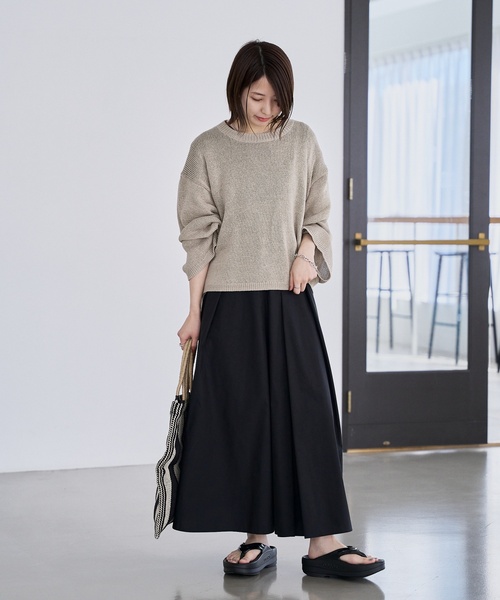 OOFOS(ウーフォス)の「《追加》OOFOS/ウーフォス Oomega(サンダル・レディース・ベージュ/ブラック・25cm/24cm/23cm)」の4枚目の写真