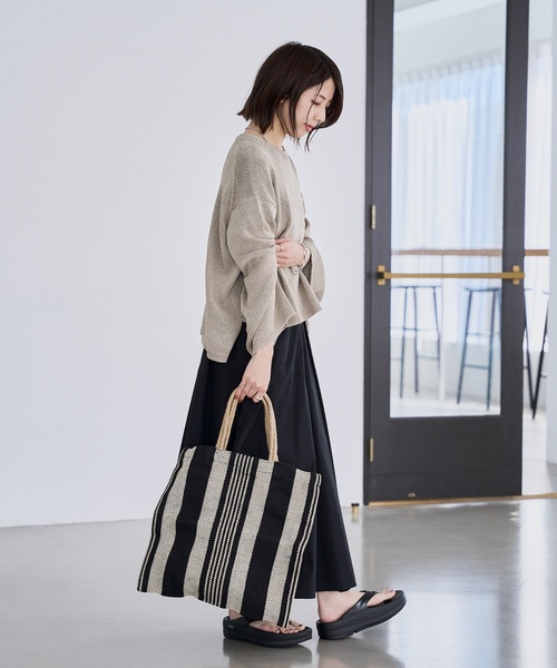 OOFOS(ウーフォス)の「《追加》OOFOS/ウーフォス Oomega(サンダル・レディース・ベージュ/ブラック・25cm/24cm/23cm)」の5枚目の写真