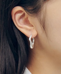 ニュアンス ウェービー フープ ピアス